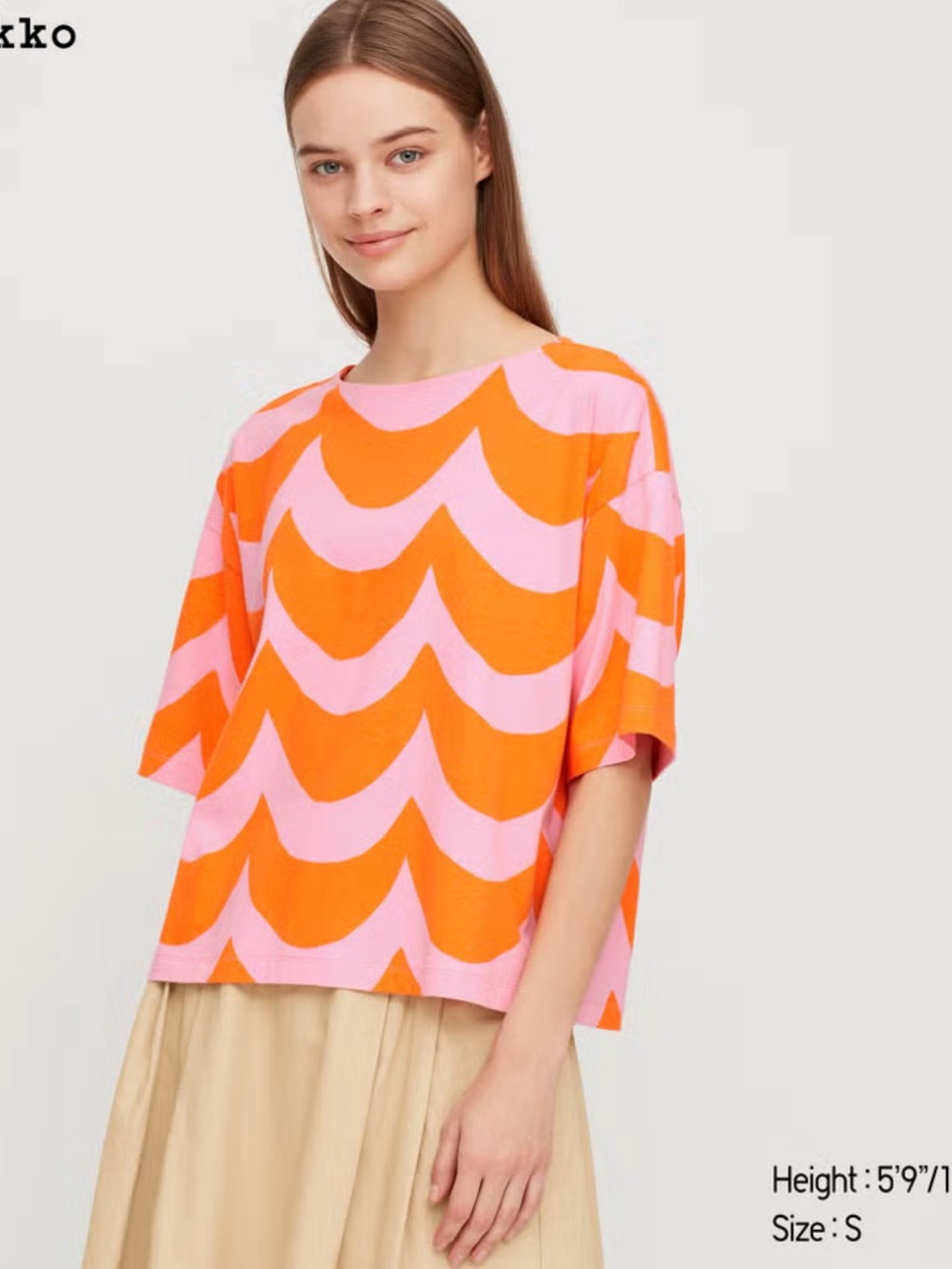 Marimekko for Uniqlo: Short Sleeve Boxy Crop Top, Black and White Wave Print
